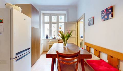 Eladó 5 vagy több szobás, 5 vagy több szobás, Dostojevského rad, Brati