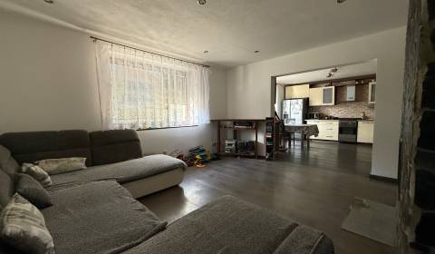 Eladó Családi ház, Családi ház, Žiar nad Hronom, Szlovákia