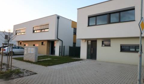 Eladó Családi ház, Családi ház, Okružná, Senec, Szlovákia