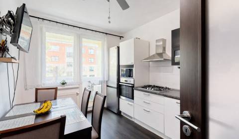 Eladó 4 szobás lakás, 4 szobás lakás, Vyšehradská, Bratislava - Petrža