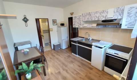 Kiadó 1 szobás lakás, 1 szobás lakás, Nové Zámky, Szlovákia