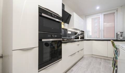 Eladó 3 szobás lakás, 3 szobás lakás, Gen. Svobodu, Trenčín, Szlovákia