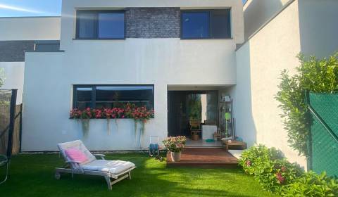 Eladó Családi ház, Családi ház, Radová, Senec, Szlovákia