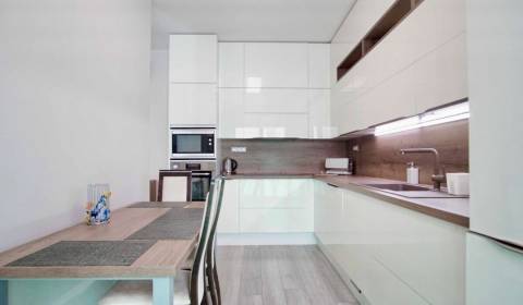 Eladó 3 szobás lakás, 3 szobás lakás, Nové Zámky, Szlovákia