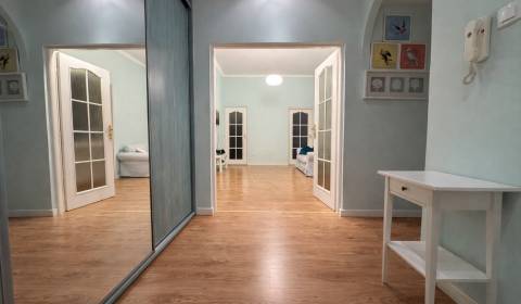 Eladó 4 szobás lakás, 4 szobás lakás, Obchodná, Bratislava - Staré Mes