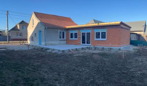 Eladó Családi ház, Családi ház, Piešťany, Szlovákia