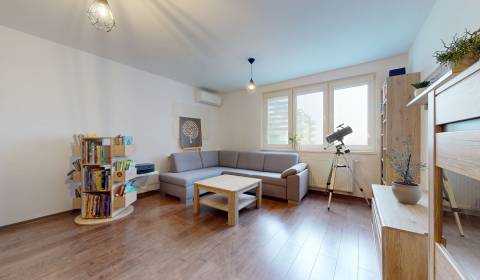 Eladó 3 szobás lakás, 3 szobás lakás, Rustaveliho, Bratislava - Rača, 