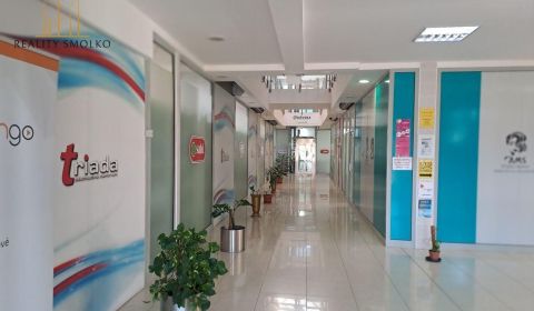 Kiadó Üzlethelység, Üzlethelység, Námestie Slobody, Humenné, Szlovákia