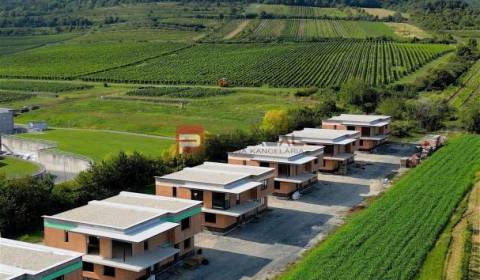 Eladó 4 szobás lakás, 4 szobás lakás, Pezinok, Szlovákia