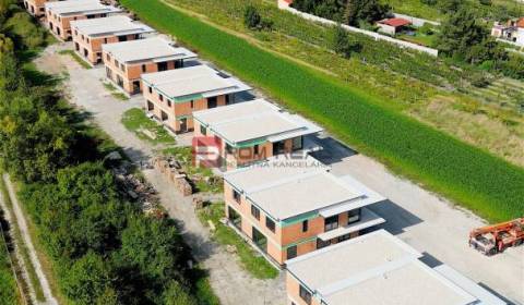 Eladó 3 szobás lakás, 3 szobás lakás, Pezinok, Szlovákia