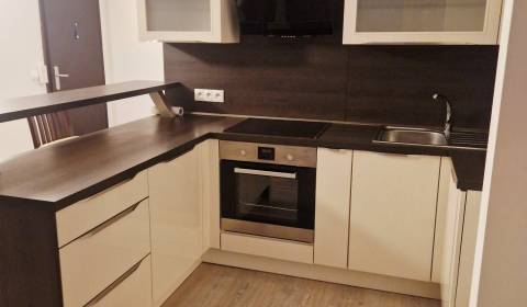 Eladó 3 szobás lakás, 3 szobás lakás, Dúhová, Pezinok, Szlovákia