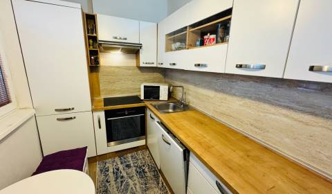 Eladó 3 szobás lakás, 3 szobás lakás, Makarenkova, Partizánske, Szlová