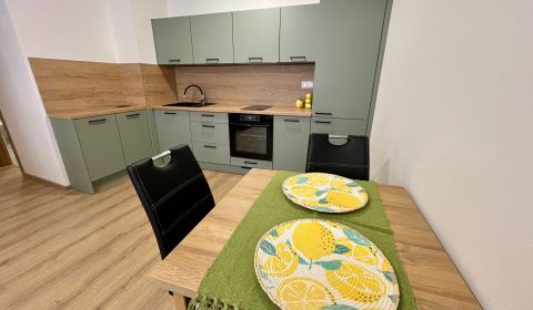 Kiadó 2 szobás lakás, 2 szobás lakás, Štefánikova, Senica, Szlovákia