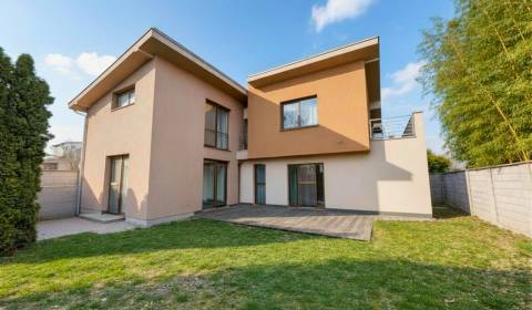Eladó Családi ház, Családi ház, Odeská, Bratislava - Podunajské Biskup
