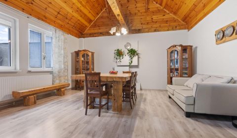 Eladó Családi ház, Családi ház, Námestie padlých hrdinov, Senec, Szlov