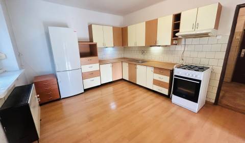 Eladó 2 szobás lakás, 2 szobás lakás, Bezručova, Nové Zámky, Szlovákia