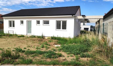 Eladó Családi ház, Családi ház, Školská, Piešťany, Szlovákia