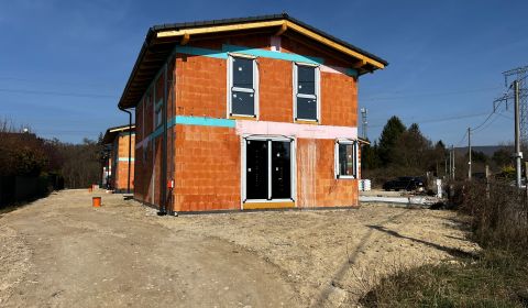 Eladó Családi ház, Családi ház, Lesná, Malacky, Szlovákia