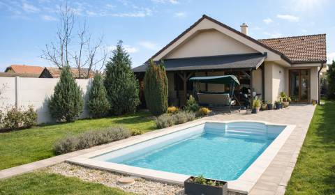 Eladó Családi ház, Családi ház, Školská, Senec, Szlovákia