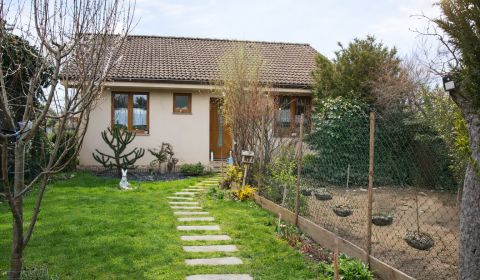 Eladó Családi ház, Családi ház, Školská, Senec, Szlovákia