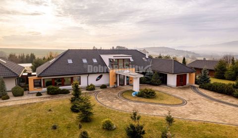 ? Elegáns családi birtok tágas telekkel | Laskár, Szlovákia 