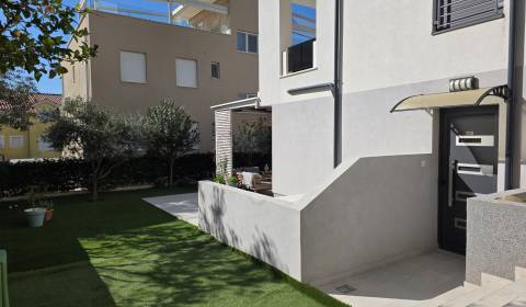 HORVÁTORSZÁG - Gyönyörű 4 szobás apartman nagy kerttel - VODICE