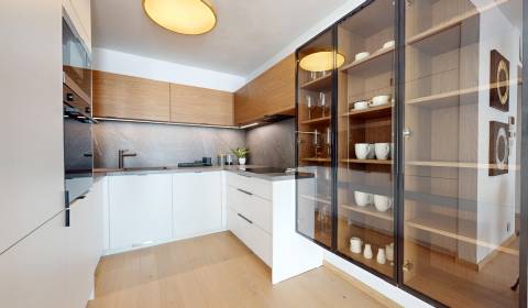 Kiadó 3 szobás lakás, 3 szobás lakás, Pribinova, Bratislava - Staré Me