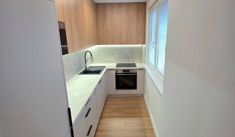 Eladó 3 szobás lakás, 3 szobás lakás, Čapajevova, Košice - Západ, Szlo
