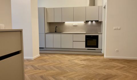 Kiadó 2 szobás lakás, 2 szobás lakás, Poštová, Bratislava - Staré Mest