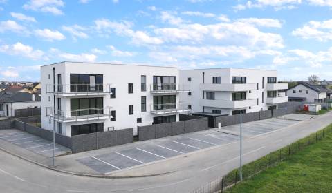 Eladó 3 szobás lakás, 3 szobás lakás, Dúhová, Pezinok, Szlovákia