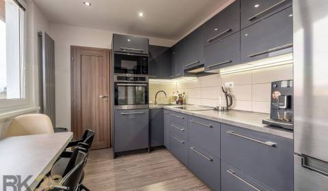 Eladó 4 szobás lakás, 4 szobás lakás, Poprad, Szlovákia