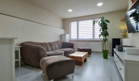 Eladó 3 szobás lakás, 3 szobás lakás, Žiar nad Hronom, Szlovákia