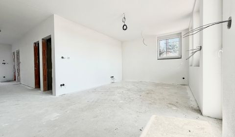Eladó 3 szobás lakás, 3 szobás lakás, Trenčín, Szlovákia