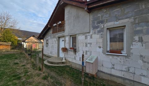 Eladó Családi ház, Családi ház, Hrušové, Nové Mesto nad Váhom, Szlovák