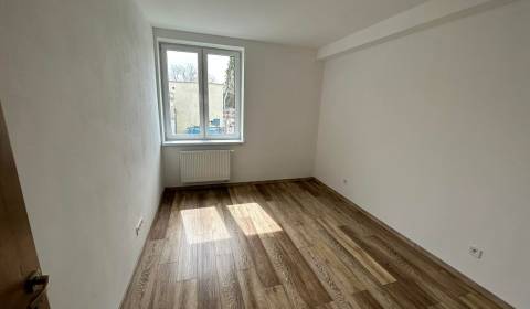 Eladó 3 szobás lakás, 3 szobás lakás, Žiar nad Hronom, Szlovákia