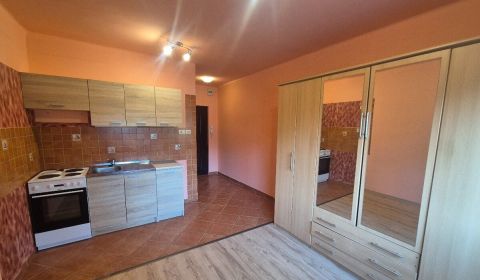Eladó Garzonlakás, Garzonlakás, Cintorínsky rad, Komárno, Szlovákia