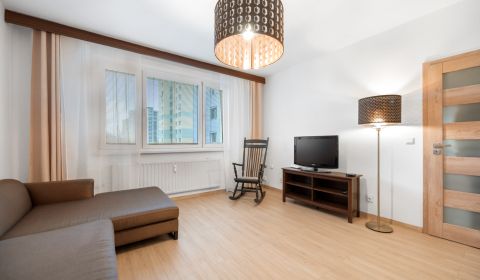 Eladó 3 szobás lakás, 3 szobás lakás, Hálova, Bratislava - Petržalka, 