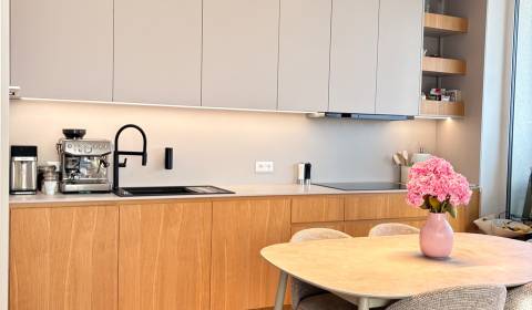 Eladó 4 szobás lakás, 4 szobás lakás, Labutia, Bratislava - Petržalka,