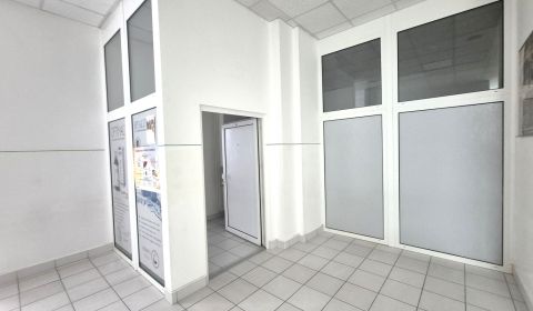 Kiadó Üzlethelység, Üzlethelység, Pribinova, Topoľčany, Szlovákia