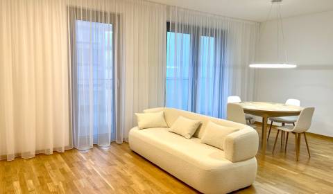 Kiadó 3 szobás lakás, 3 szobás lakás, Bottova, Bratislava - Staré Mest