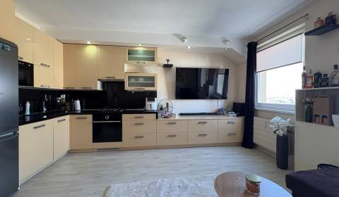 Eladó 3 szobás lakás, 3 szobás lakás, Levice, Szlovákia