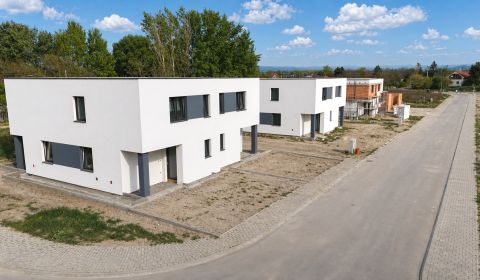 Eladó Családi ház, Családi ház, Jazerná, Senec, Szlovákia