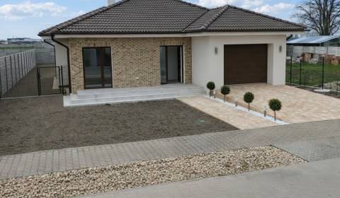 DUNAJSKÁ STREDA-4 új családi ház eladó garázzsal és nagy telekkel