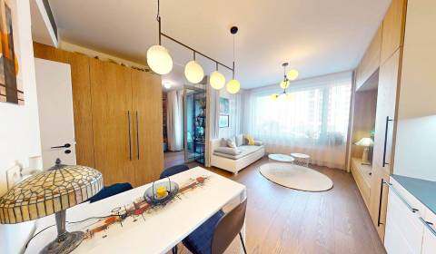 Eladó 2 szobás lakás, 2 szobás lakás, Továrenská, Bratislava - Staré M