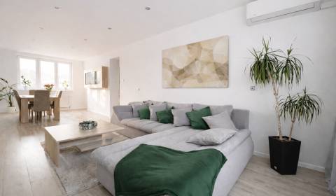 Eladó 3 szobás lakás, 3 szobás lakás, Školská, Pezinok, Szlovákia