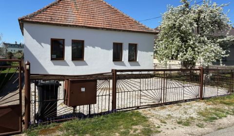 Eladó Családi ház, Családi ház, Topoľčany, Szlovákia
