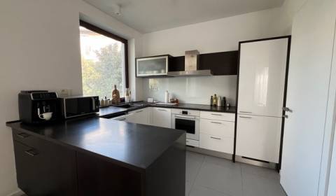 Eladó 2 szobás lakás, 2 szobás lakás, Bratislava - Staré Mesto, Szlová