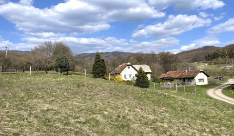 Családi ház eladó festői környezetben, Iviny faluban