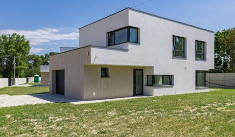 Eladó Családi ház, Családi ház, Kaštieľska, Senec, Szlovákia