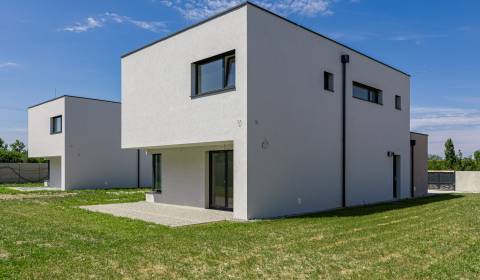 Eladó Családi ház, Családi ház, Kaštieľska, Senec, Szlovákia